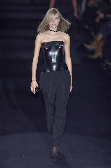 ysl ss 2001|YVES SAINT LAURENT Spring Summer 2001 Paris 8 .